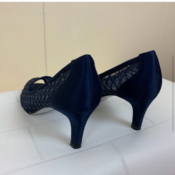 ADRIANNA PAPELL NAVY BLUE BEADED NET SHOE SIZE 6 - Picture 3 of 6